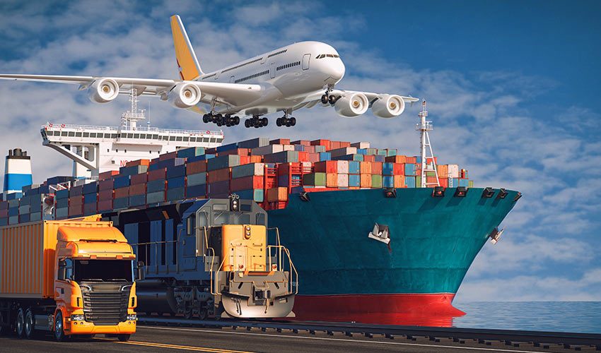 Porte-conteneurs, camion, train et avion cargo illustrant le transport multimodal de marchandises